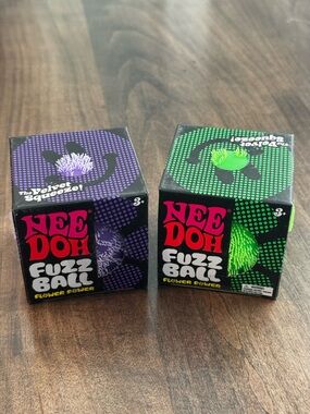 NeeDoh Fuzz Ball Set- Green & Purple